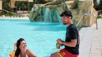 Outdoor pool, open 9:00 AM to 7:00 PM, pool loungers