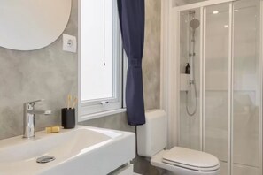 Premium Mobile Home | Bathroom