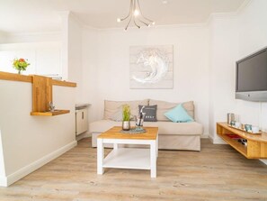 TV - Syltliebe - Modern and central app. for 4 persons with balcony, car (Sylt)