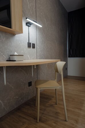 Deluxe Double Room | Room amenity - HippoTel Khaorang Phuket Town (Phuket)