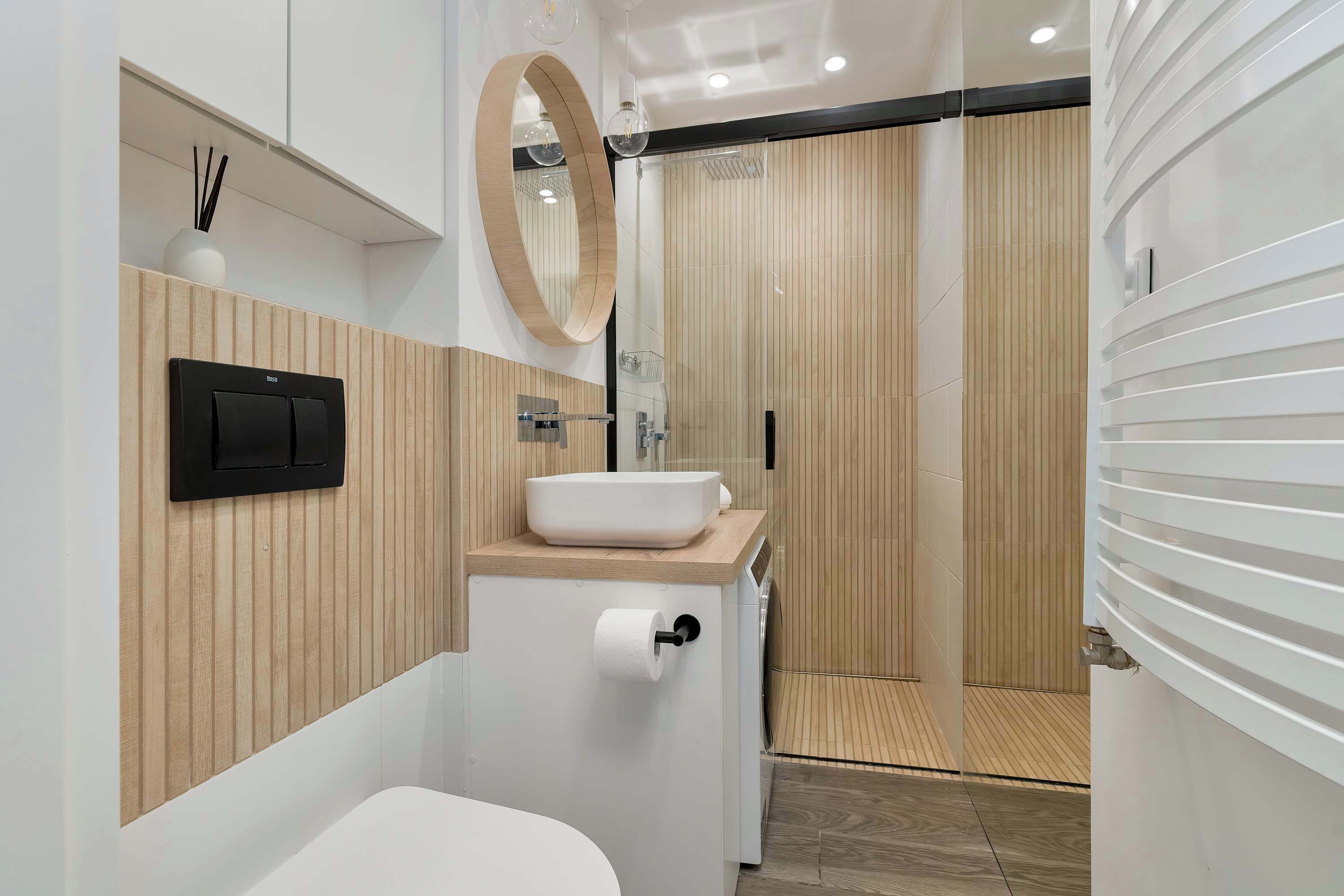 Shower, hair dryer, towels, shampoo