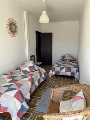 3 bedrooms, iron/ironing board, free WiFi, bed sheets - Oceanfront house in Benagil (Lagoa)