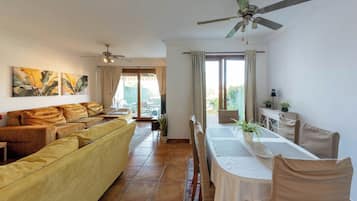Comfort-Apartment, 4 Schlafzimmer, Hügelblick, Strandnähe | Innenbereich