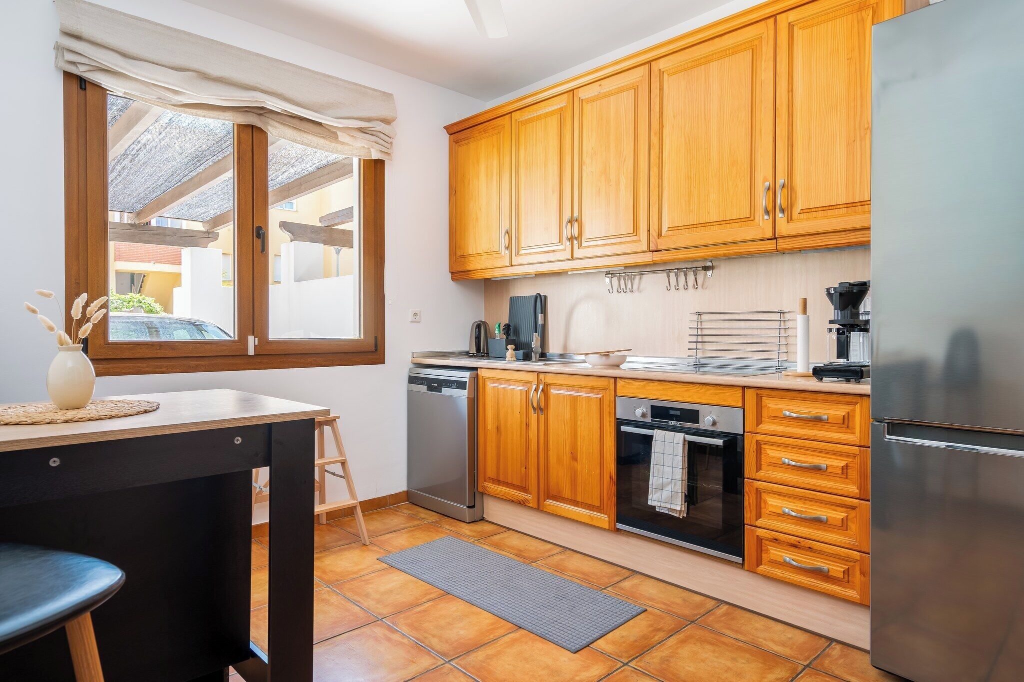 Comfort Apartment, 4 Bedrooms, Hill View, Beachfront | Private kitchen | Full-sized fridge, microwave, oven, stovetop