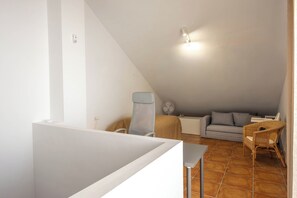 Comfort appartement, 4 slaapkamers, uitzicht op heuvels, aan het strand