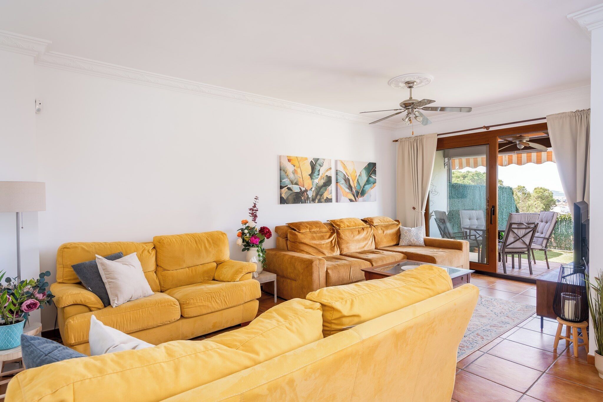 Comfort Apartment, 4 Bedrooms, Hill View, Beachfront | Living area | 40-inch Smart TV with cable channels