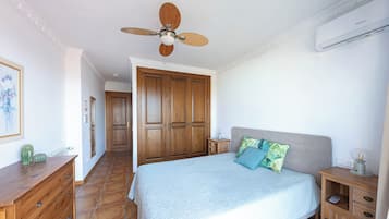 Comfort appartement, 4 slaapkamers, uitzicht op heuvels, aan het strand