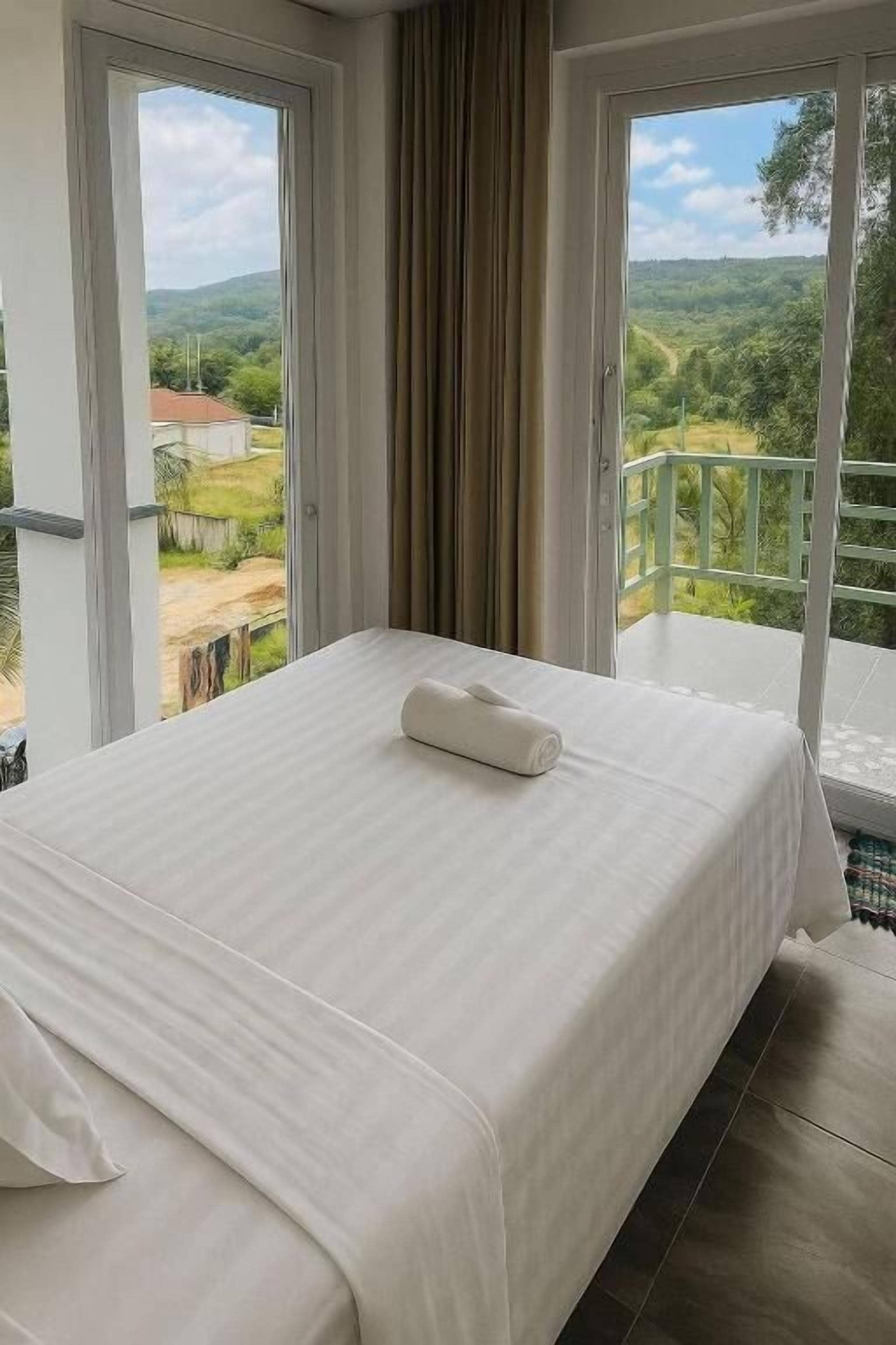 Superior Double Room, Mountain View | Desk, free WiFi