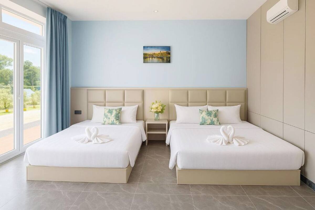 Superior Triple Room, Balcony, Mountain View | Meja, Wi-fi percuma 
