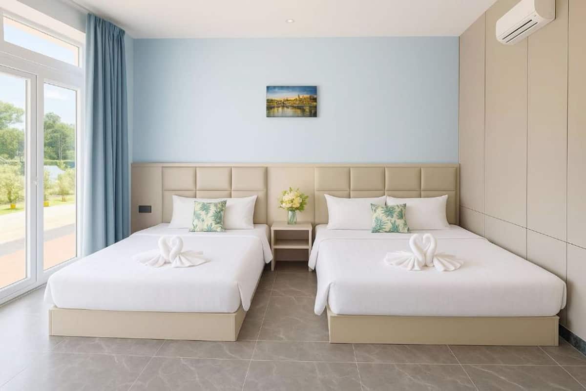 Superior Twin Room, Balcony, Mountain View