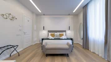 Luxe kamer, uitzicht op de stad | Een minibar met enkele gratis items, een kluis op de kamer, een bureau