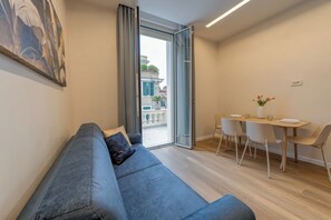 Exclusive Room, Balcony, City View | Living area