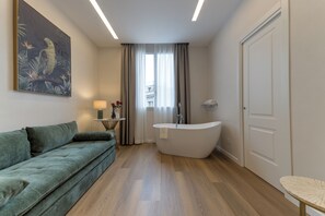 Luxury Room, City View | Interior