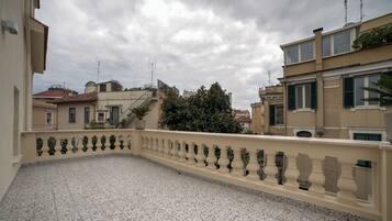 Exclusieve kamer, balkon, uitzicht op de stad | Terras