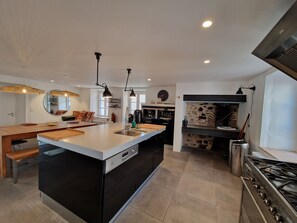 Private kitchen - Holiday Home "Villa Lavaudieu" with Private Pool, Terrace, and Wi-Fi (Lavaudieu)