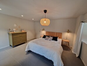4 bedrooms, iron/ironing board, WiFi, bed sheets - Holiday Home “Villa Lavaudieu” with Private Pool, Terrace and Wi-Fi (Lavaudieu)
