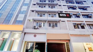 A hotel with multiple floors, air conditioning units, and a sign for 'OYO Hotel'. - Hotel O Clock Tower Ludhiana (Ludhiana)