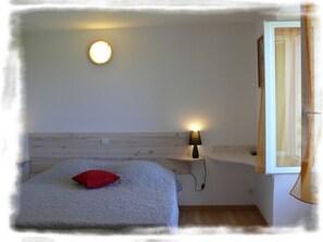 Room - Auberge de la Couronne (Lablachère)