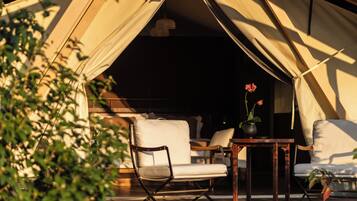 Lều cơ bản, quang cảnh đồi núi | Quang cảnh từ phòng