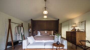 Tienda de campaña básica, vista a la colina