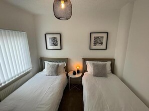 Ferros/tábuas de passar roupa, Wi-Fi, roupa de cama