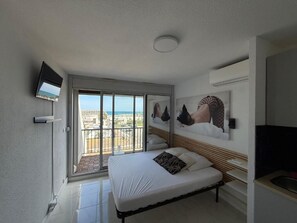1 bedroom, iron/ironing board, WiFi, bed sheets - Naturist studio with sea view - Naturist village Cap d'Agde (Agde)