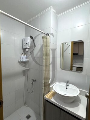 Shower, bidet, towels, soap - GJ Haven Suites - Fully Furnished Studio with Front Load Washing Machine (Davao City)