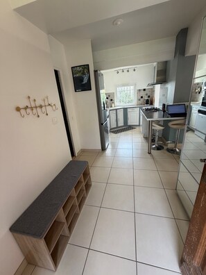 Private kitchen - Villa in Grasse with swimming pool (Grasse)