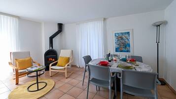 Apartment, 2 Bedrooms, City View | Dining room