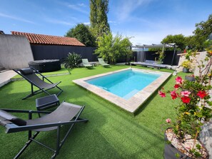 Outdoor pool - Villa with swimming pool and private jacuzzi near Ajaccio (Cuttoli-Corticchiato)