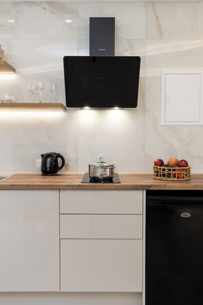 Executive Studio Suite, Sea View | Private kitchen - Axopetra Boutique Hotel (Naxos)