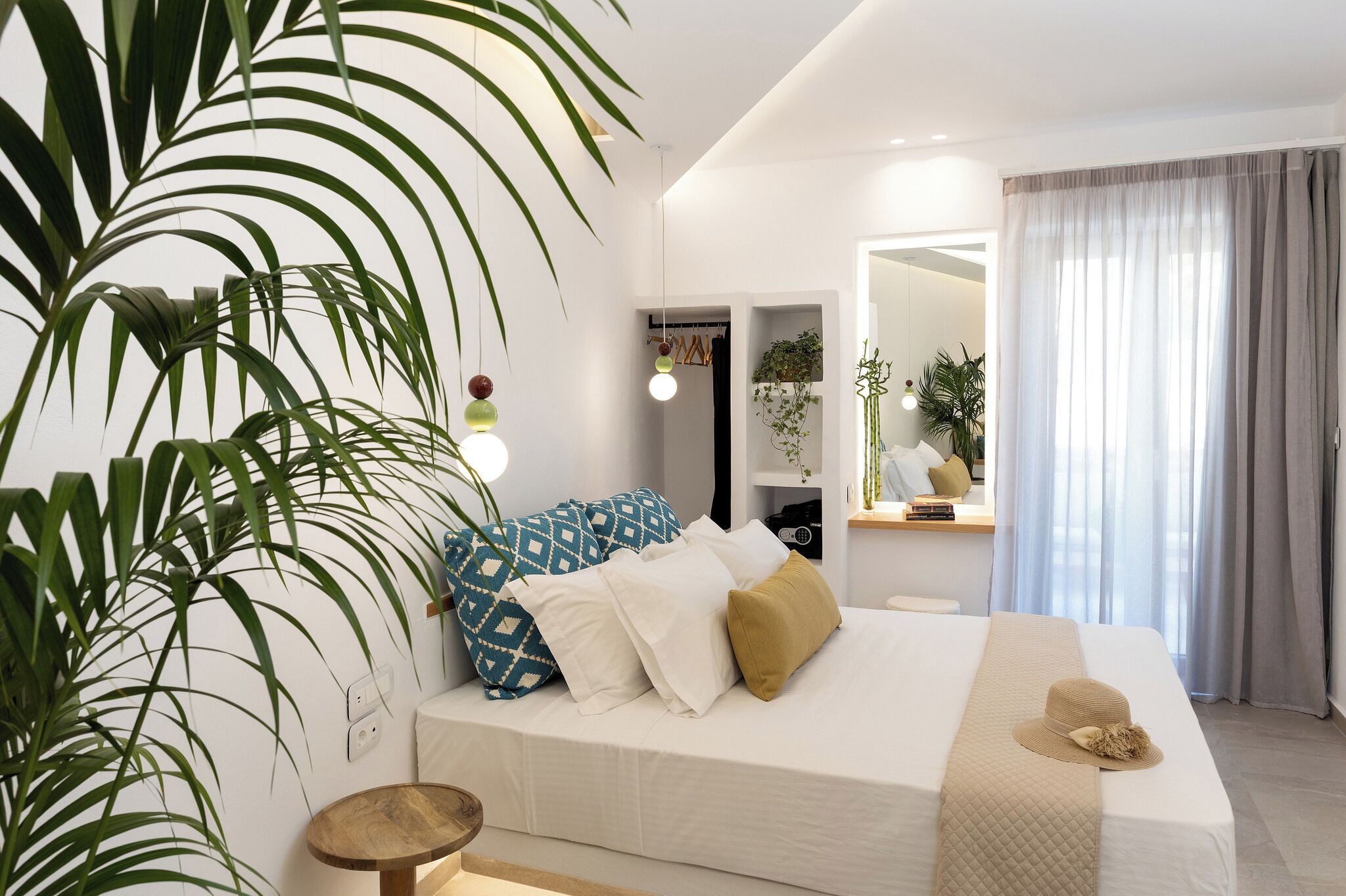 Executive Studio Suite, Sea View | Premium bedding, in-room safe, iron/ironing board, free WiFi