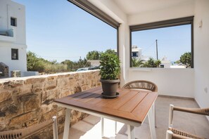 Deluxe Studio Suite, Partial Sea View | Outdoor dining - Axopetra Boutique Hotel (Naxos)