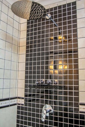 Shower, hair dryer - Ocean Dream Beach Cottage (Langstrand)