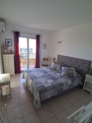 1 bedroom, iron/ironing board, Internet, bed sheets - Sea view apartment in Moriani (San-Nicolao)