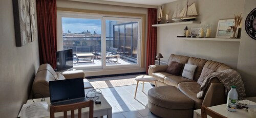Penthouse Coxyde 50m de la Mer. max. 4 adultes et 2 enfants. Terrasses 20-45 m²