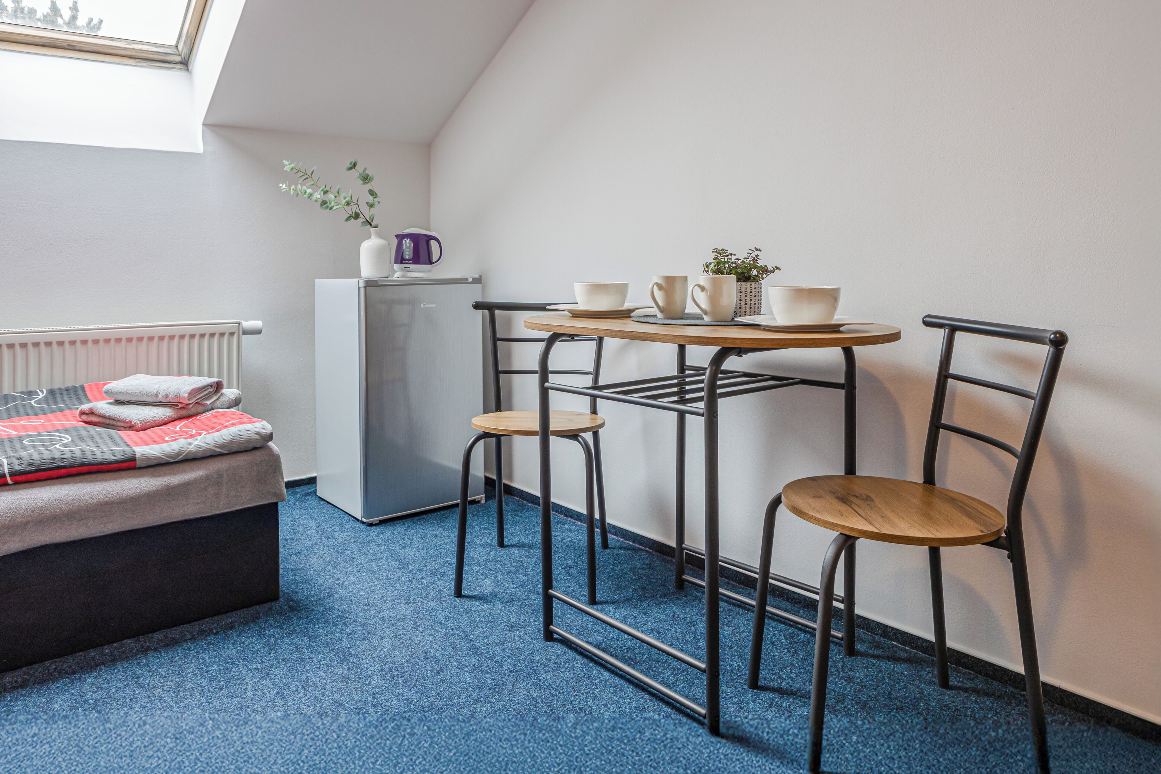 Twin Room, Non Smoking, Private Bathroom | Interior