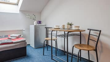 Twin Room, Non Smoking, Private Bathroom | Interior