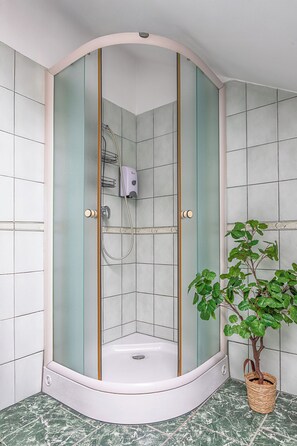 Triple Room, Non Smoking, Private Bathroom | Bathroom - Penzion Ronox (Česká Skalice)