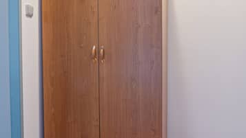 Twin Room, Non Smoking, Private Bathroom | Interior