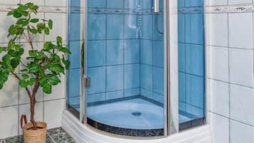 Twin Room, Non Smoking, Private Bathroom | Bathroom