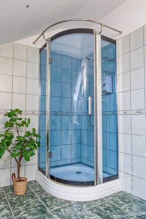 Twin Room, Non Smoking, Private Bathroom | Bathroom - Penzion Ronox (Česká Skalice)