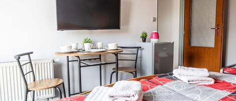 Triple Room, Non Smoking, Private Bathroom