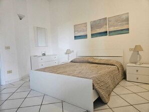 2 bedrooms, iron/ironing board, bed sheets - Casa Genziana by Gmb Holidays (Cannigione)