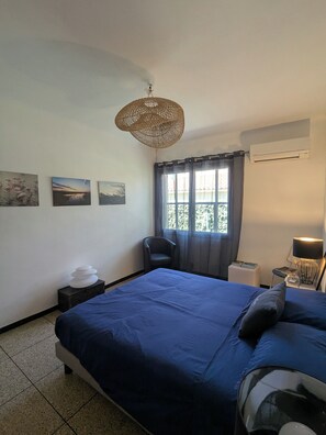 2 bedrooms, iron/ironing board, Internet, bed sheets - The tranquility of Arles, ideal for enjoying the city and relaxing. (Arles)