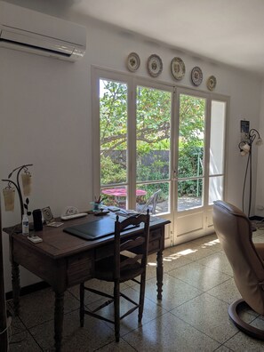 Interior - The tranquility of Arles, ideal for enjoying the city and relaxing. (Arles)