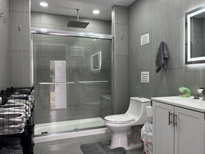 Bathroom - Ultimate Glamping Stay & Play Fun Spot (Ridge Manor)