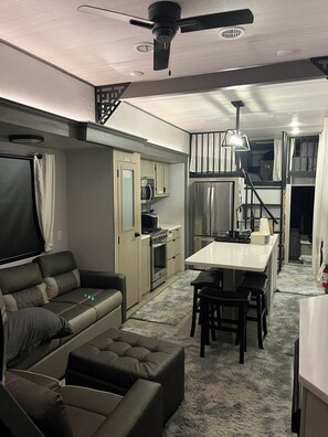 Interior - Ultimate Glamping Stay & Play Fun Spot (Ridge Manor)