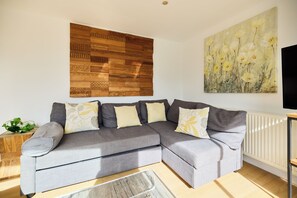 Apartment, Balcony | Living area - Light by Regent's Canal (London)