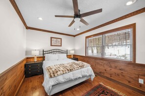 Room - Oma's Beech House - views, firepit, shufflboard, beech mountain club access (Beech Mountain)